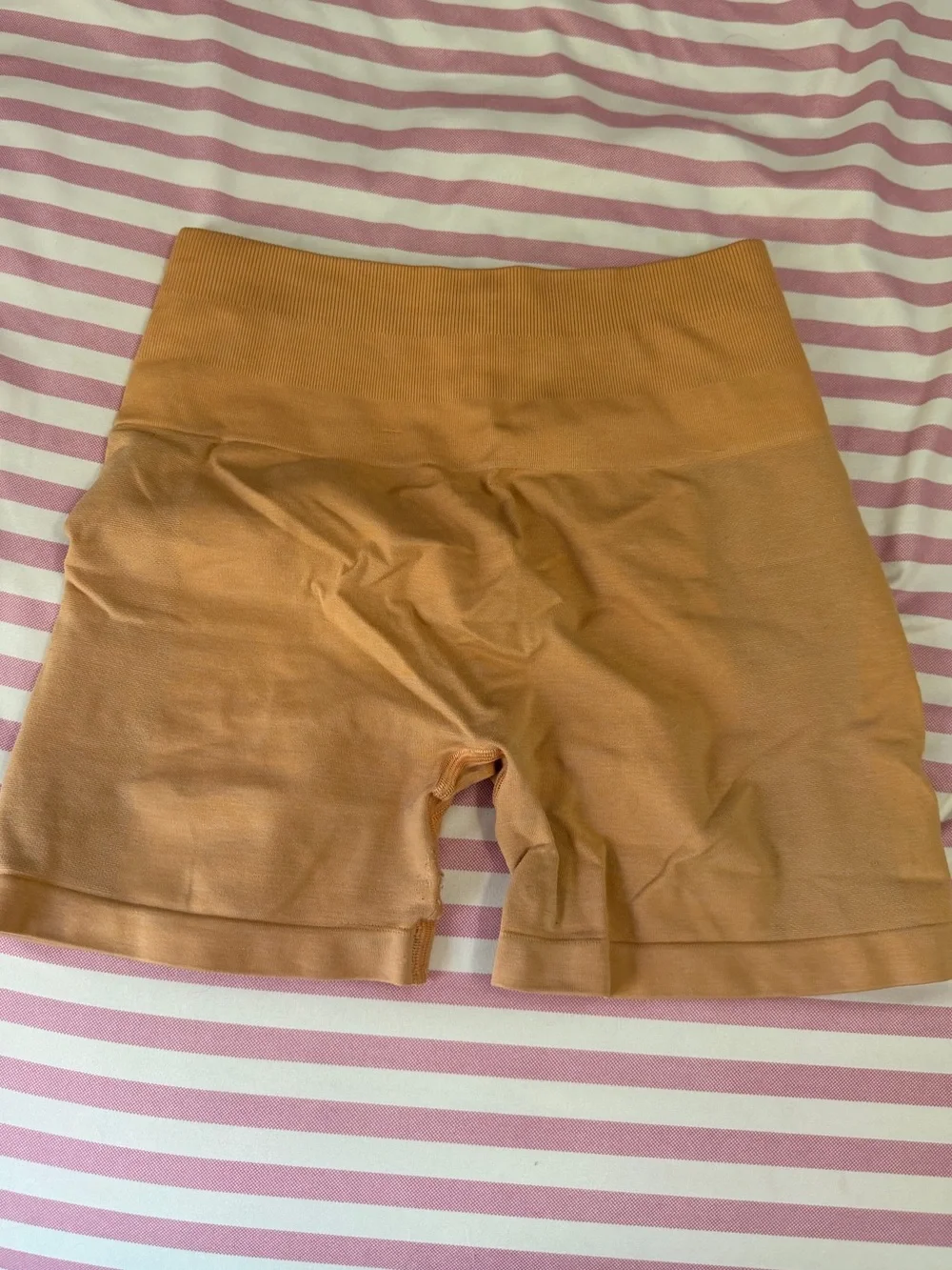 Alphalete Amplify Shorts - Picture 2 of 4